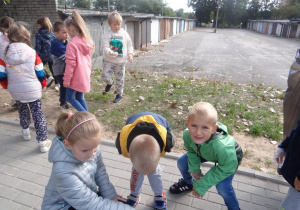 Przedszkolaki podczas akcji - Sprzątanie Świata
